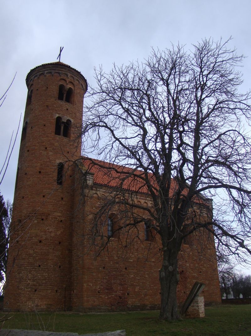 Inowłódz - romański kościółek.