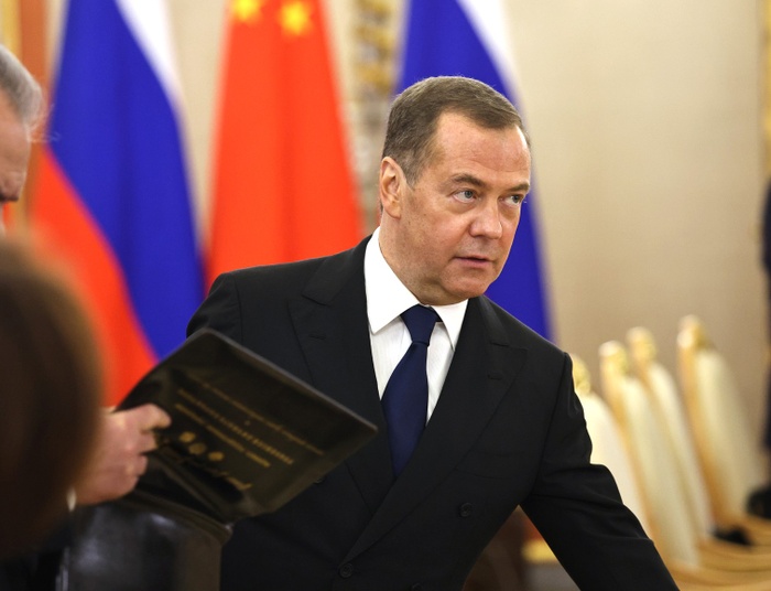 Miedwiediew ostrzega przed "nuklearną apokalipsą"