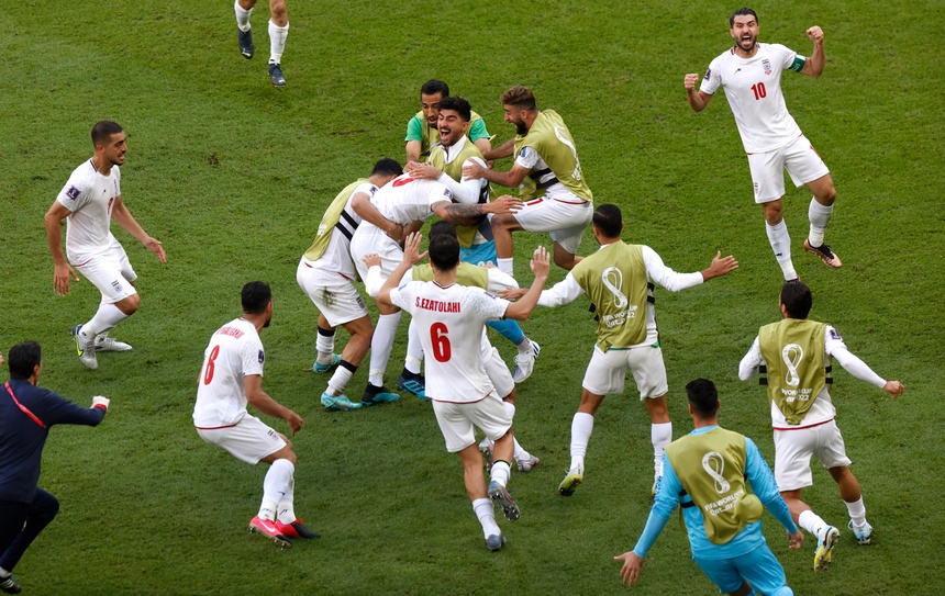 Radość piłkarzy Iranu ze zwycięstwa nad Walią. Fot. PAP/EPA