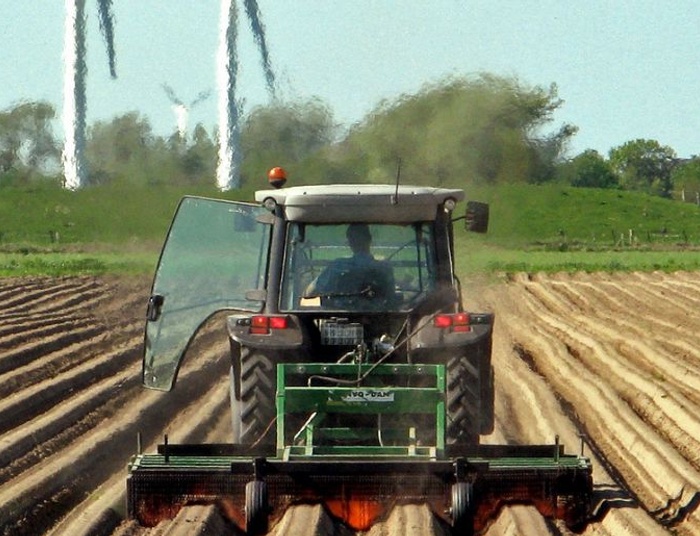 Ekipa Tuska mydli oczy rolnikom, a w Brukseli zgadza się na wszystko