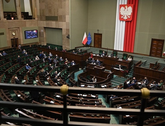 PiS: do polityki nie idzie się dla pieniędzy. No chyba, że jest to poseł Kołakowski…