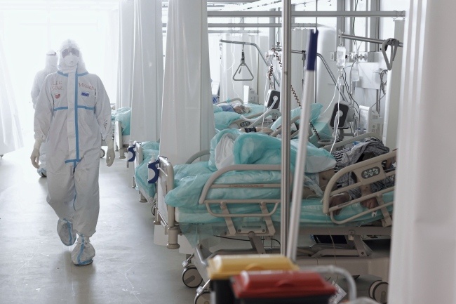 Szpital tymczasowy dla pacjentów zakażonych koronawirusem we Wrocławiu, fot. PAP/Aleksander Koźmiński