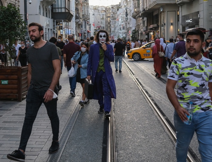 Boją się, ale lekceważą. Turcy i restrykcje związane z pandemią