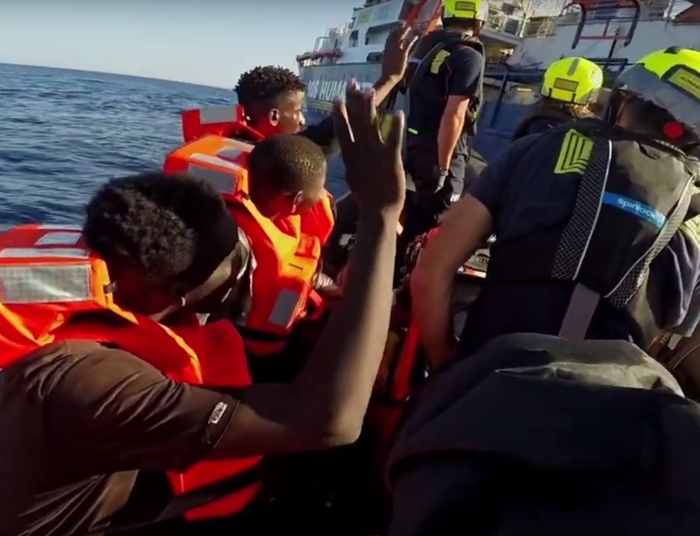 Niemcy płacą za sprowadzanie imigrantów do Włoch. Rzym żąda wyjaśnień od Berlina