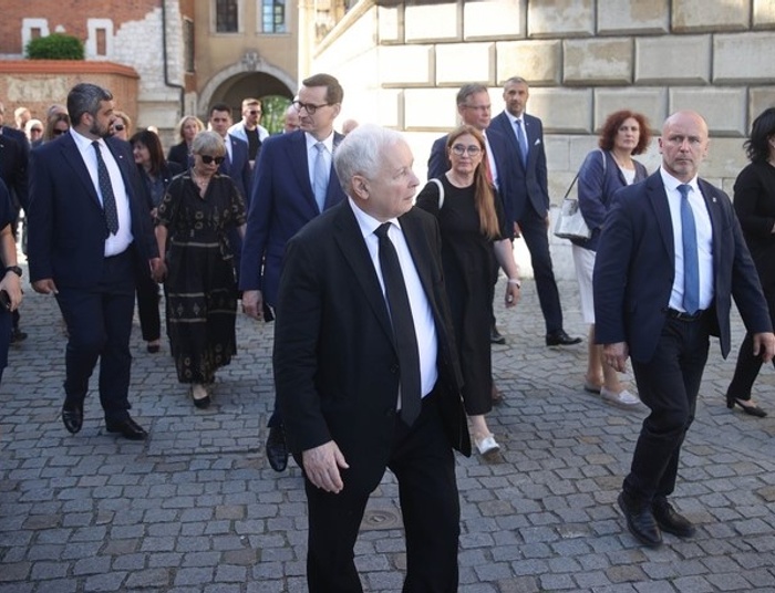 "Jarosław Kaczyński doskonale wie, że ma już z kim przegrać. Dlatego odszedł z rządu"