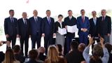 Podpisanie umowy o dofinansowanie dla projektu "Rozbudowa Funkcjonalności Terminalu LNG w Świnoujściu, fot. PAP/Marcin Bielecki