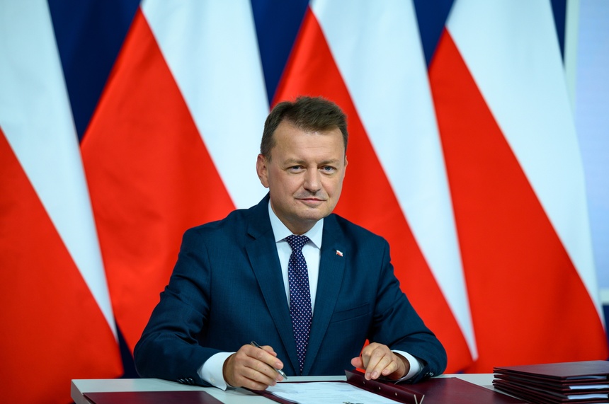 Błaszczak podpisuje umowy na dostawy sprzętu i uzbrojenia dla Wojska Polskiego. Źródło: PAP/Paweł Topolski