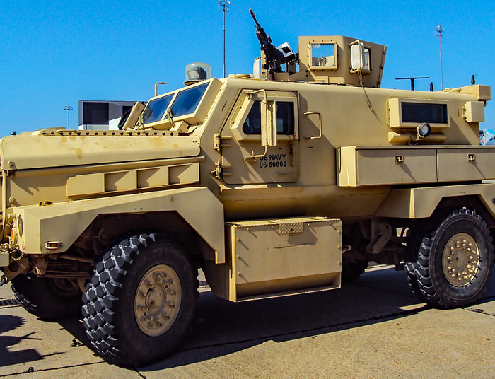 Pancerz czy plandeka? Proste pytanie dla krytyków zakupu pojazdów Cougar 4x4