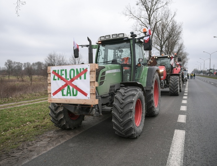 Rolnicy nie odpuszczają. Drogi do Warszawy zablokowane