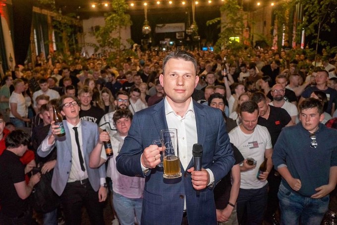 Impreza "Piwo z Mentzenem" w Warszawie przyciągnęła tłumy, fot. Twitter/Sławomir Mentzen