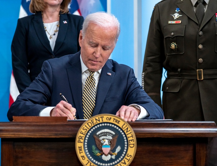 USA z ogromnym wsparciem wojskowym dla Ukrainy. Biden obiecuje pomoc "do samego końca"