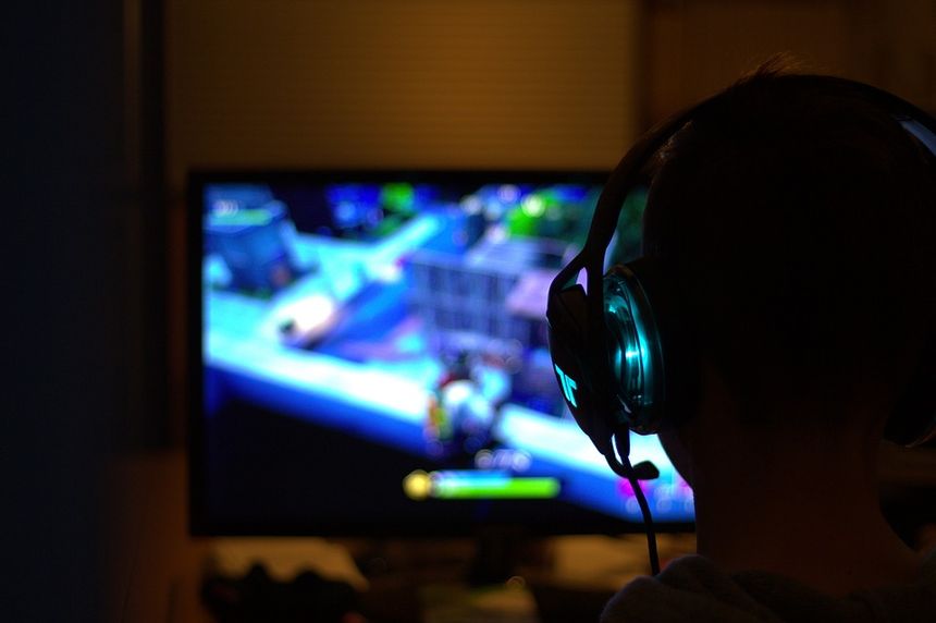 Zgubny wpływ gier komputerowych u nastolatka — jak temu przeciwdziałać