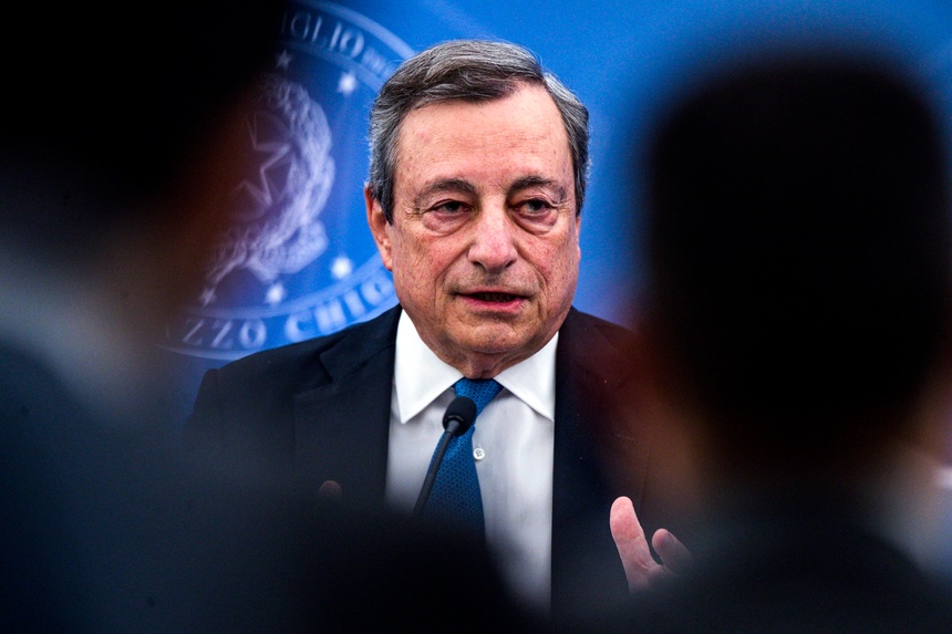 Premier Włoch Mario Draghi poinformował w mediach, że podaje się do dymisji. Źródło: EPA/ANGELO CARCONI