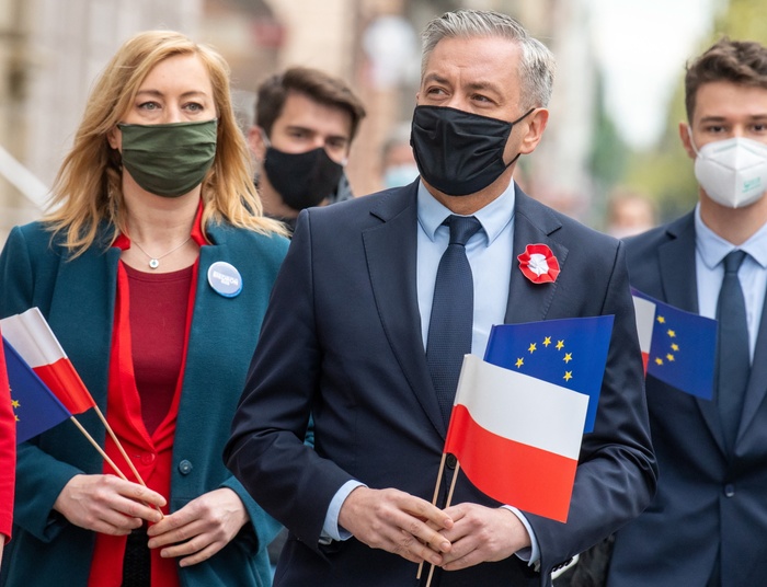 Biedroń apeluje do wyborców Kidawy-Błońskiej: "Głosujcie na mnie"