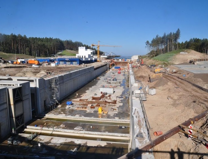 Biedron w śluzie. Z wizytą na przekopie