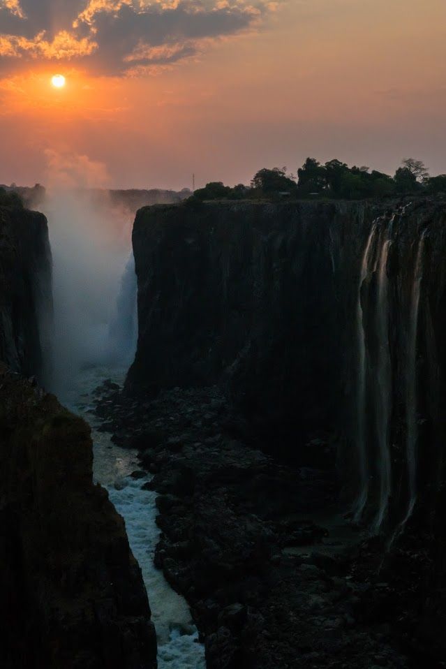 Widok z Zambii na wodospad Wiktorii