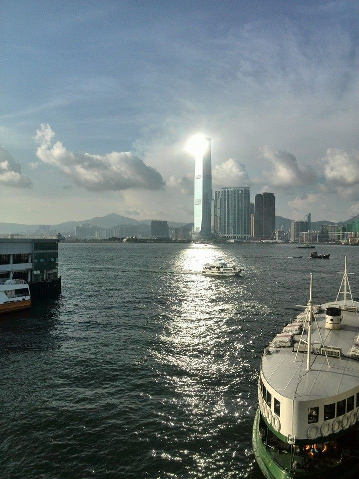 Monumentalny Hong Kong - wiezowce porazały słońcem