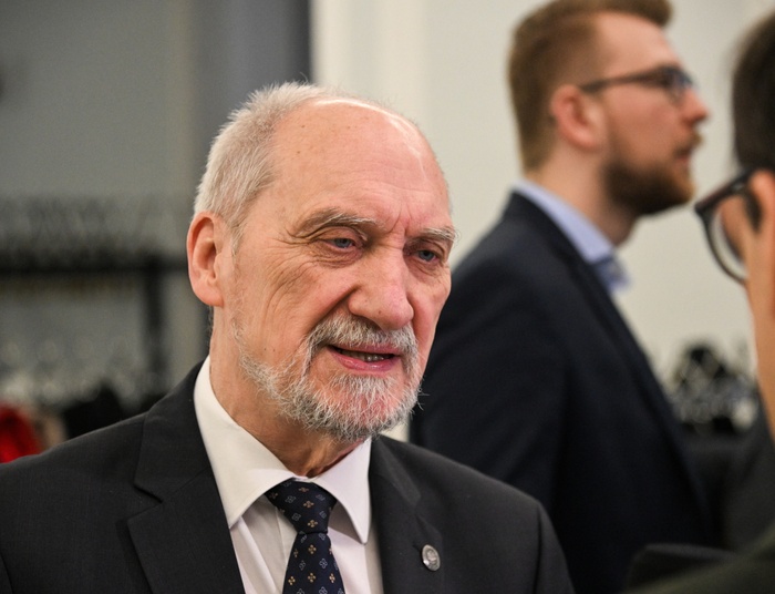 MON ogłasza, że ws. Smoleńska obowiązuje raport Millera. Utajniono wrażliwe informacje