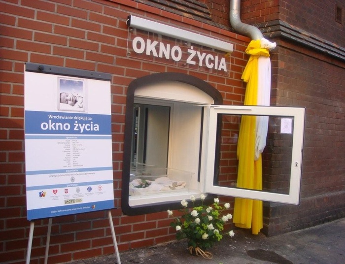 Zakonnice znalazły w oknie życia 20-letniego mężczyznę!