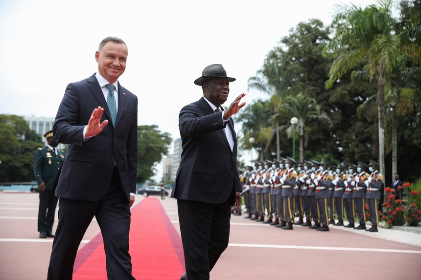 Prezydent RP Andrzej Duda (L) i prezydent Republiki Wybrzeża Kości Słoniowej Alassane Ouattara (C). Fot. PAP/Leszek Szymański