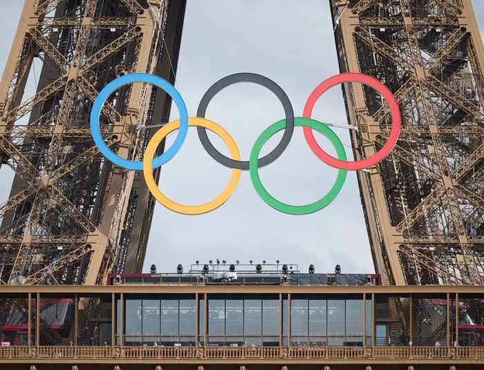 Twarde łóżka w wiosce olimpijskiej. Sportowcy radzą sobie, jak mogą