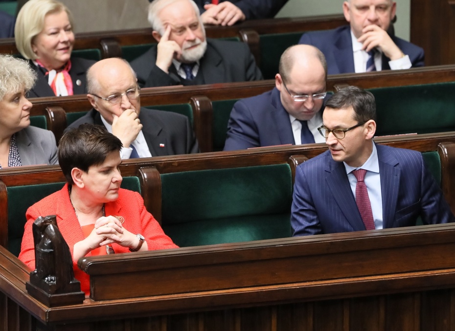 Beata Szydło i Mateusz Morawiecki podczas posiedzenia Zgromadzenia Narodowego w Sejmie, fot. PAP/Paweł Supernak