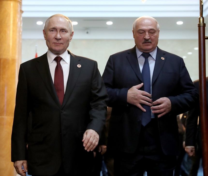 Rosyjski despota Władimir Putin i jego białoruski odpowiednik Aleksandr Łukaszenko. Fot. PAP/EPA/IGOR KOVALENKO