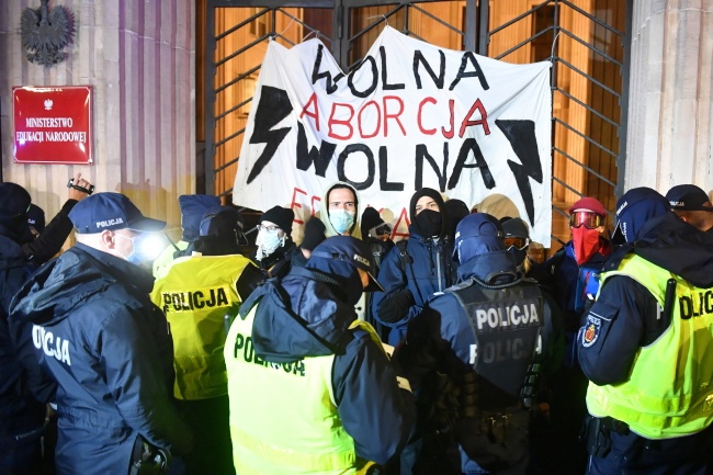 Strajk Kobiet blokuje MEN. fot. PAP/Radek Pietruszka