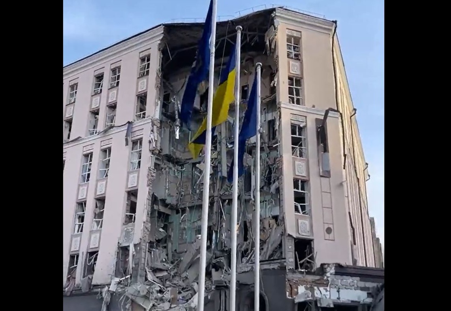 Zniszczony hotel w centrum Kijowa w wyniku sobotniego ostrzału rakietowego.