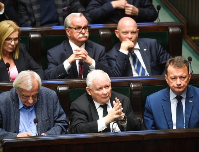 „Była lampka wina, były życzenia, były śpiewy” – dobre samopoczucie rządzących