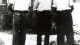 Jan Redzej, Witold Pilecki, Edward Ciesielski przed willą Koryznówka w Nowym Wiśniczu po ucieczce z Auschwitz. Wiosna 1943 r.