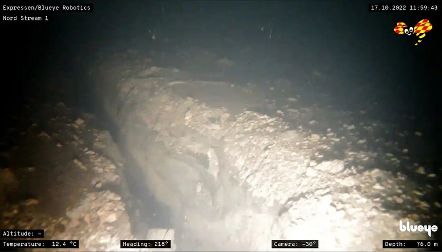 Jedno z pierwszych zdjęć uszkodzonego gazociągu, wykonane podwodną kamerą. (fot. Twitter/NEXTA)