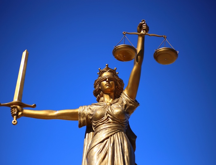 Sądy pobłażliwe wobec elit