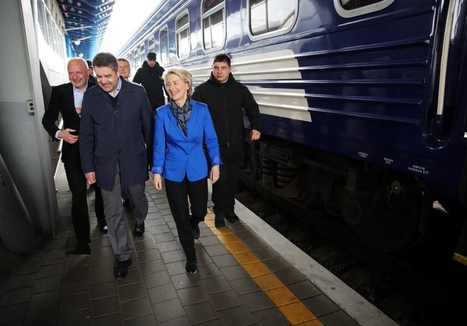 Ursula von der Leyen jechała na Ukrainę pociągiem z Polski. Fot. Twitter