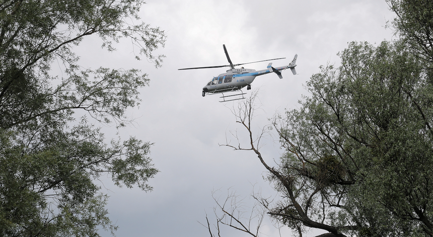 Na zdjęciu policyjny helikopter. fot. PAP/Paweł Supernak
