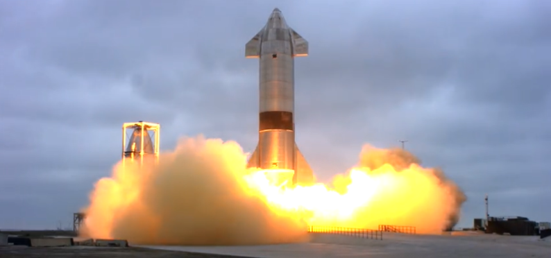 Najnowszy próbny lot rakiety Starship. Screen: Twitter/Space X