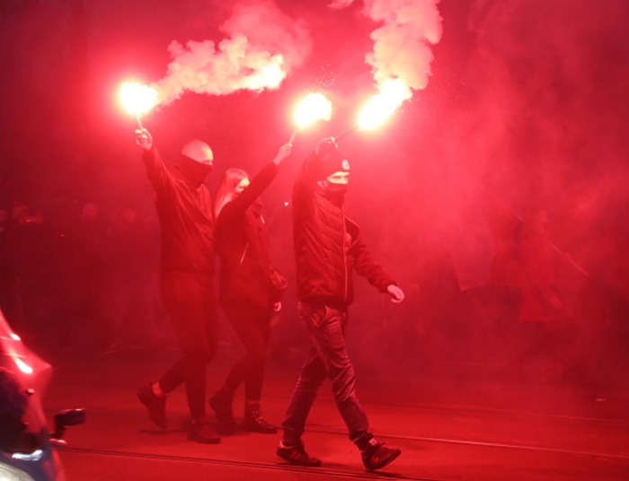 Narodowcy zniszczyli dwa mieszkania podczas Marszu Niepodległości. Rusza śledztwo