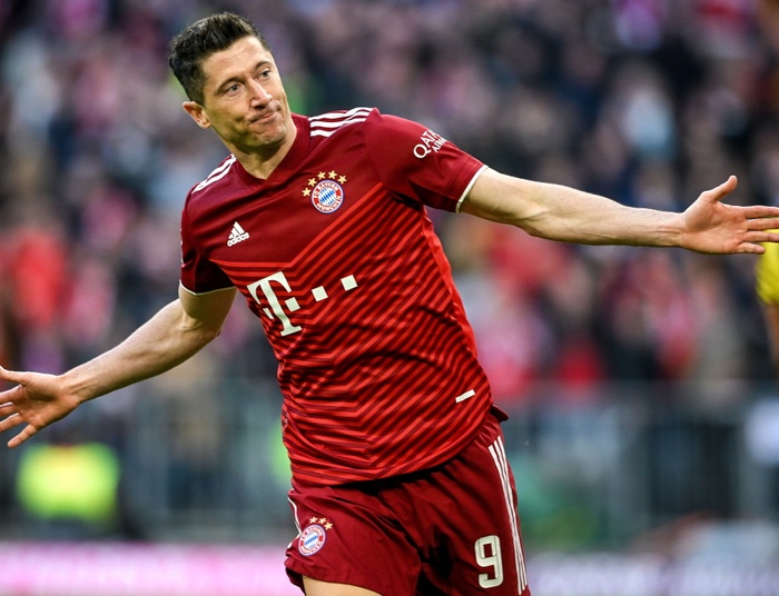 Lewandowski zapytany o transfer po sukcesie Bayernu. "Coś się wydarzy"