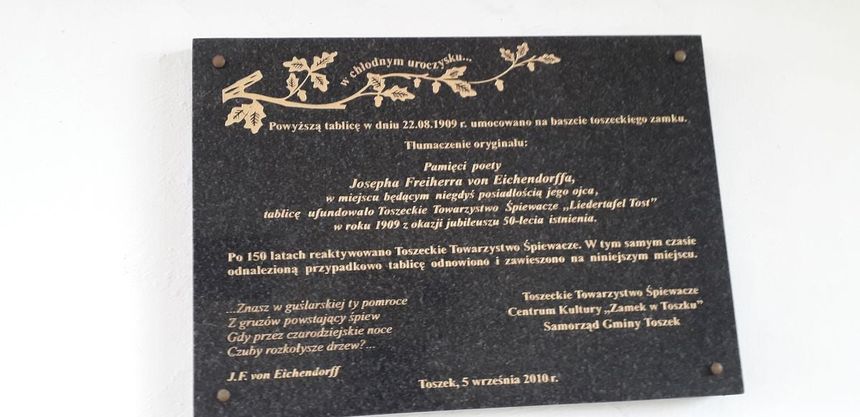 Tablica pamięci Eichendorffa na zamku w Toszku.