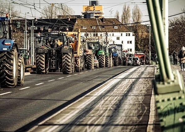 Źródło zdjęcia: W środę, 24 stycznia, polscy rolnicy wyjadą maszynami na drogi. Fot. Pixabay / zdjęcie ilustracyjne