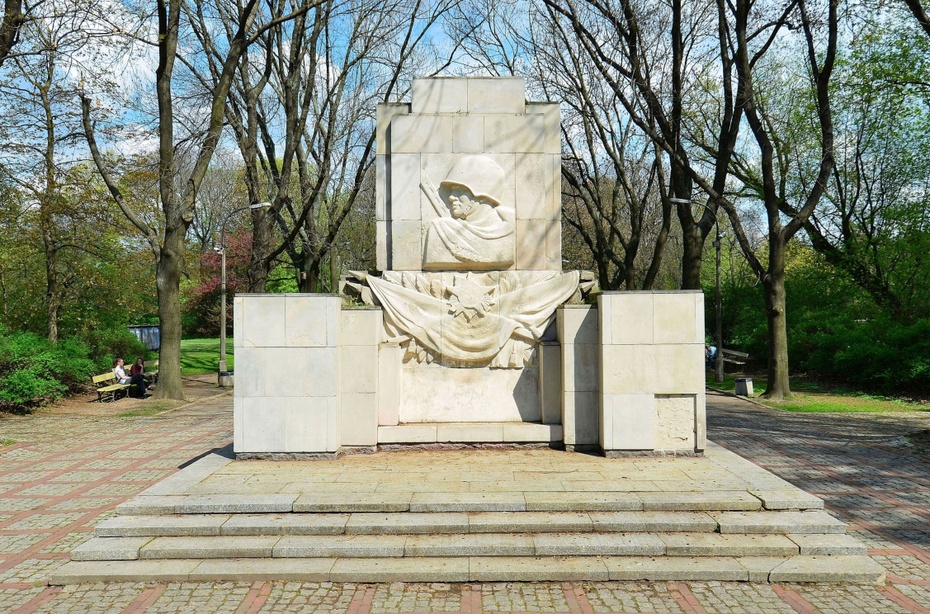 Pomnik Wdzięczności Żołnierzom Armii Radzieckiej w Parku Skaryszewskim Warszawie. Fot. Wikipedia/ Adrian Grycuk
