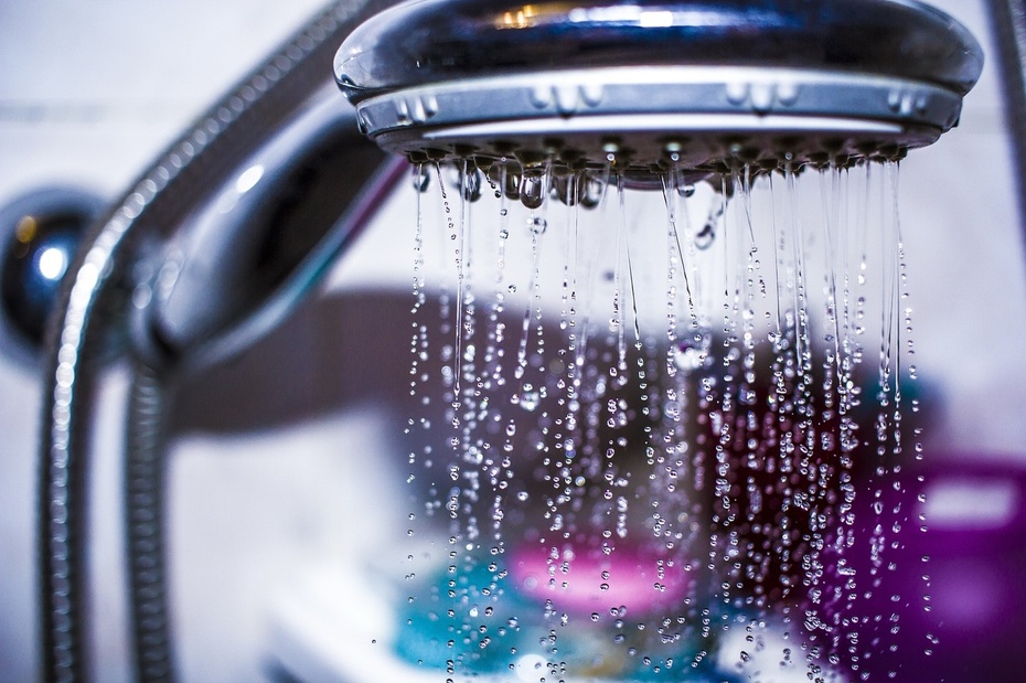 Niektóre państwa wprowadzają politykę zimnej wody w kranie. Fot. Pixabay