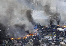 Mikekomar ‏@mikekomar

@ukrpravda_news Одна з передових барикад #євромайдан на Майдані Незалежності, Київ, ранок 19.02 via Reut