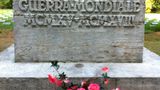 Inskrypcyjna część obelisku na cmentarzu żołnierzy włoskich we Wrocławiu, 21 VIII 2013 r. Foto: Robert Pieńkowski