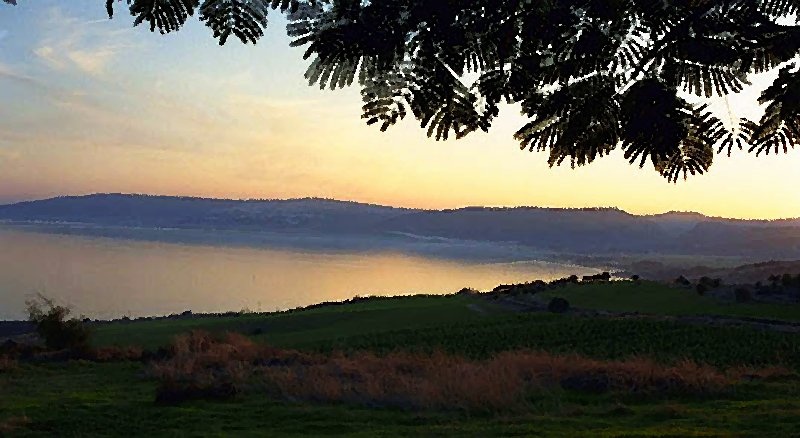widok z Góry Błogosławieństw na Jezioro Genazaret