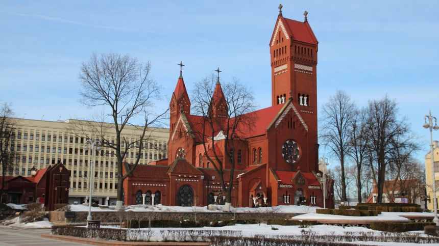 Wierni z Mińska nie mogą modlić się w kościele św. Szymona i św. Heleny, ani na zewnątrz budynku. (fot. Wikipedia)