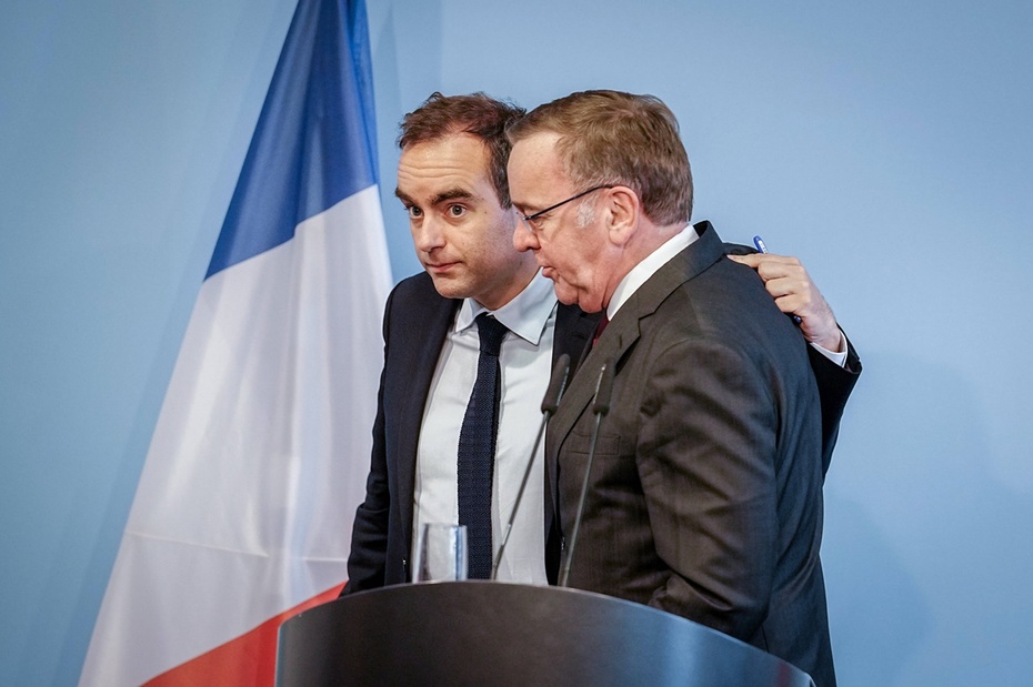 Od lewej: Francuski minister obrony Sebastien Lecornu i minister obrony Niemiec Boris Pistorius. Fot. PAP/DPA/Kay Nietfeld