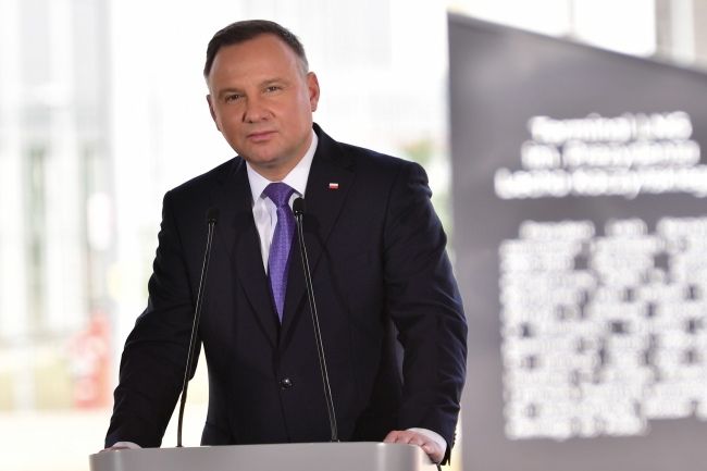 Prezydent Andrzej Duda przemawia podczas uroczystości w Świnoujściu,fot. PAP/Marcin Bielecki