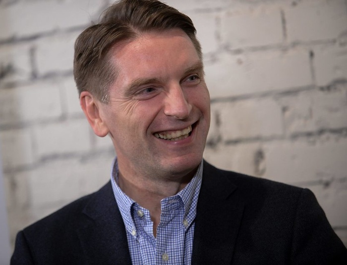 Nowe doniesienia ws. rozstania "Newsweeka" z Lisem. Poszło o młodą dziennikarkę?