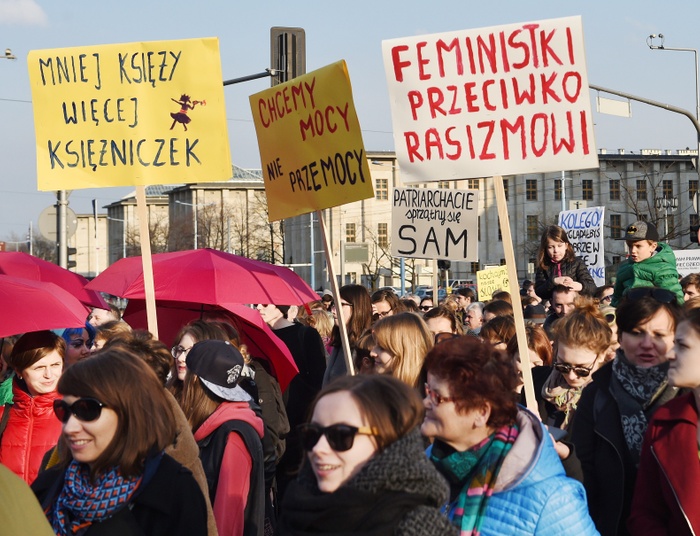 Parasolki, landrynki i tęczowe flagi - ulicami Warszawy przeszła Manifa